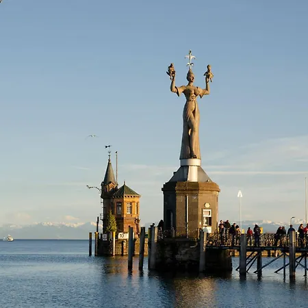 شقة Seeglueck Seensucht - Mit Teilweiser Seesicht Grosser Terrasse Parkplatz Und Seenaehe Auf Der Insel Bei Konstanz ريشِناو
