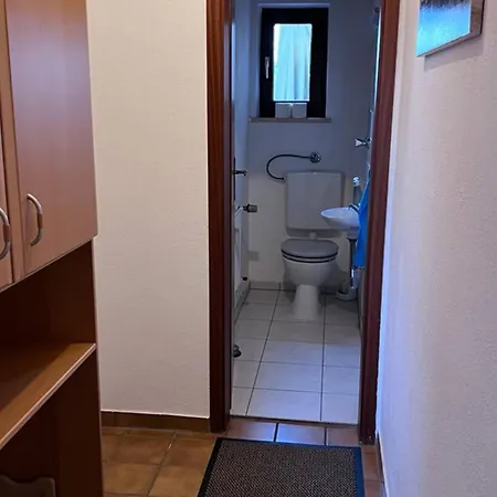 Seeglueck Seensucht - Mit Teilweiser Seesicht Grosser Terrasse Parkplatz Und Seenaehe Auf Der Insel Bei Konstanz شقة